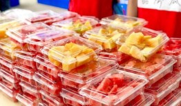 破旧工厂吃瓜,见证岁月流转的市井烟火