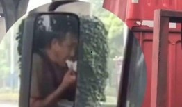 后车等红灯间隙吃瓜