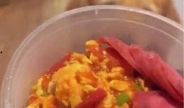 假装送外卖被吃瓜,假装送餐引发的全民热议