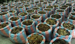 破旧工厂吃瓜,见证岁月流转的市井烟火