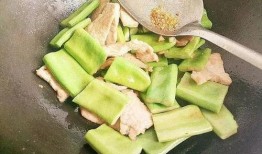 吃双瓜腰疼吗,揭秘夏日饮食健康陷阱