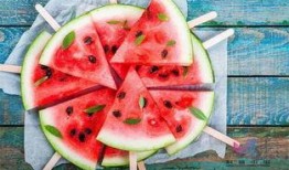 冰水面吃瓜,夏日消暑新风尚