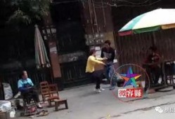 街头吃瓜情侣,吃瓜情侣的浪漫日常