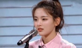 杨超越吃瓜唱歌