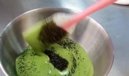 饮品店情侣吃瓜,情侣饮品店浪漫邂逅