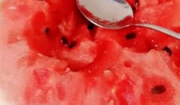 早上西瓜中午正常吃晚上吃瓜